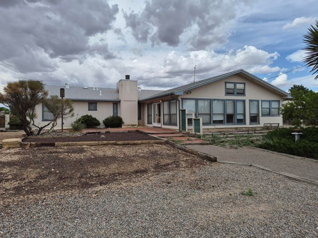 3002 Gay Circle SE, Rio Rancho, NM 87124