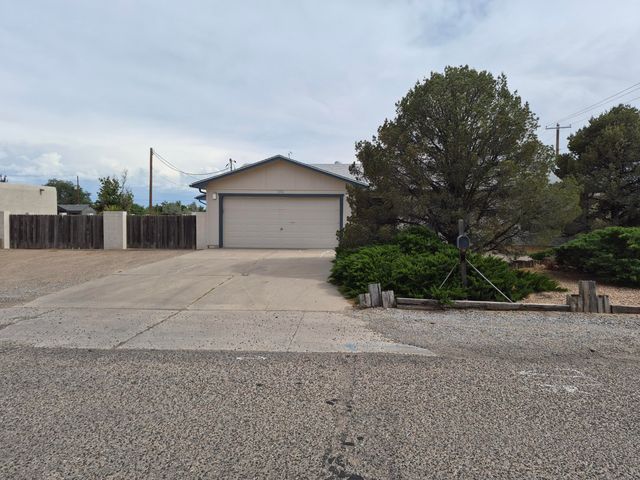 3002 Gay Circle SE, Rio Rancho, NM 87124
