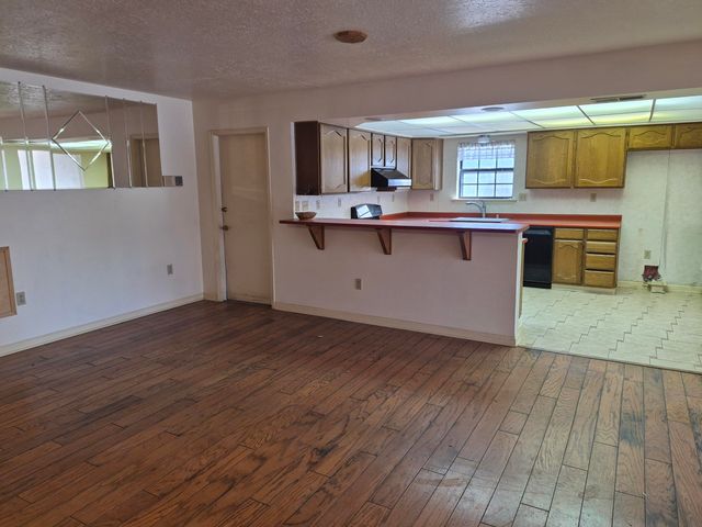 3002 Gay Circle SE, Rio Rancho, NM 87124
