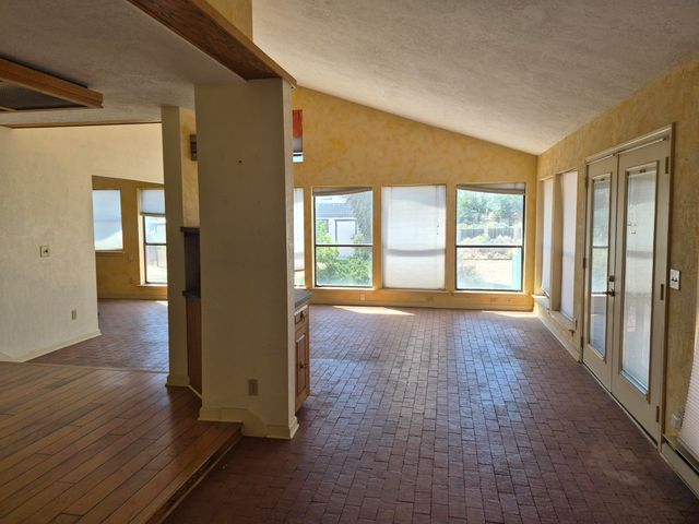 3002 Gay Circle SE, Rio Rancho, NM 87124