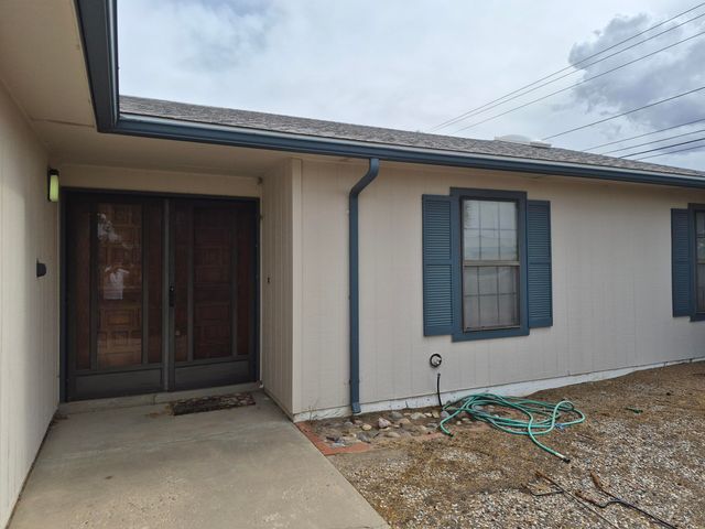 3002 Gay Circle SE, Rio Rancho, NM 87124
