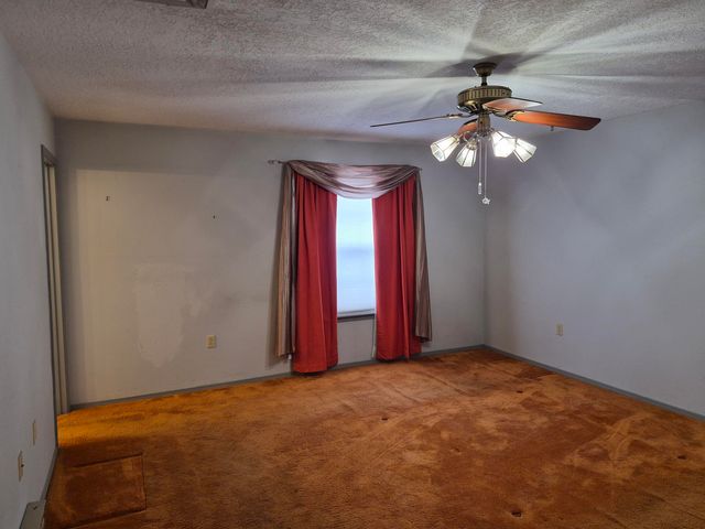 3002 Gay Circle SE, Rio Rancho, NM 87124