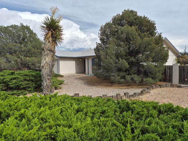 3002 Gay Circle SE, Rio Rancho, NM 87124