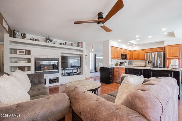 2041 W ROCKWELL Drive, Chandler, AZ 85224