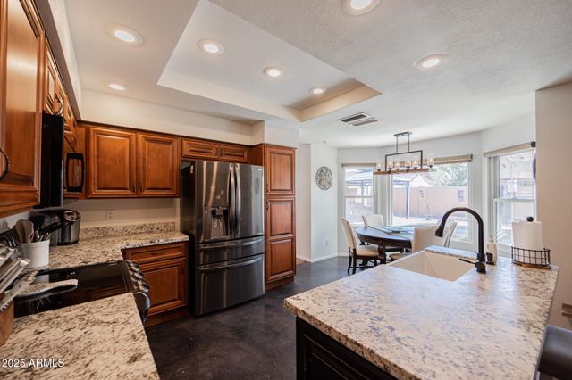 2041 W ROCKWELL Drive, Chandler, AZ 85224