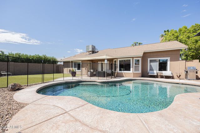 2041 W ROCKWELL Drive, Chandler, AZ 85224