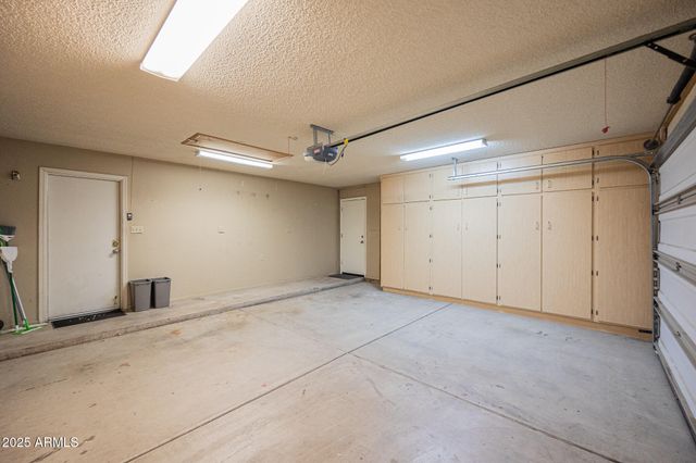 2041 W ROCKWELL Drive, Chandler, AZ 85224