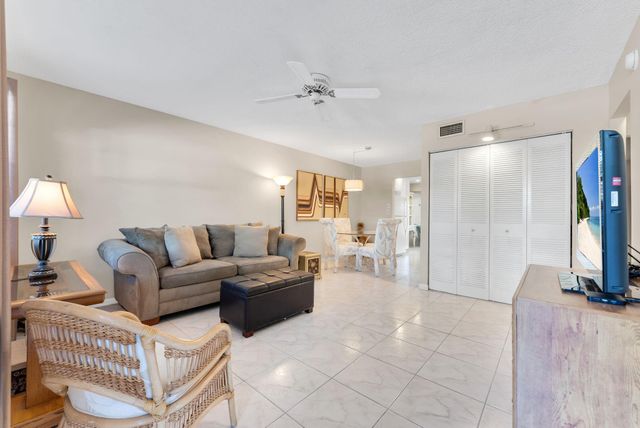 7390 NW 1st St 104, Margate, FL 33063