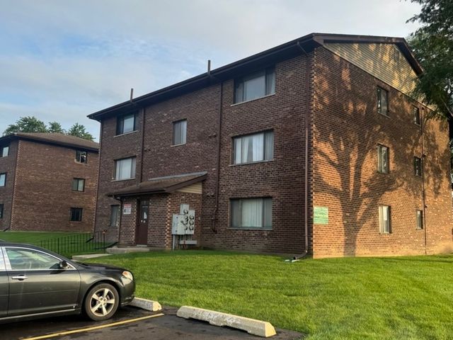 500 Valley Drive 301, Naperville, IL 60563