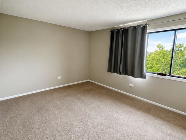 500 Valley Drive 301, Naperville, IL 60563