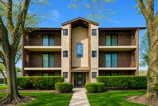 500 Valley Drive 301, Naperville, IL 60563