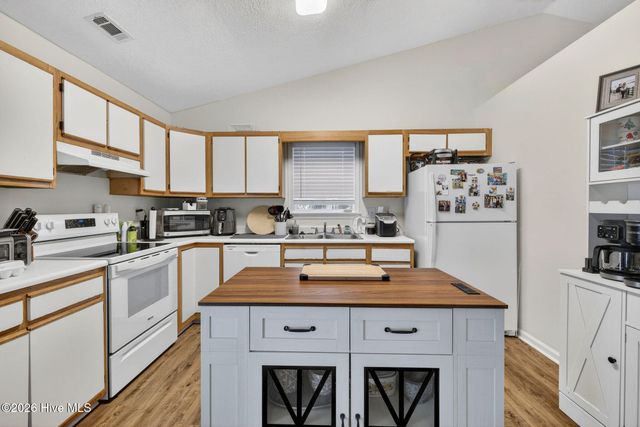 400 Beasley Road, Wilmington, NC 28409