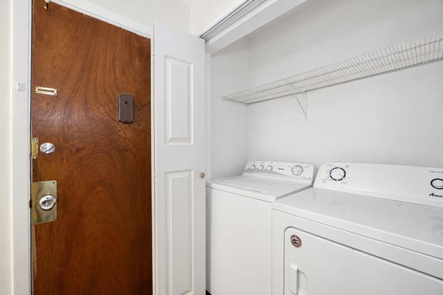 1607 Maple Terrace 2C, Lisle, IL 60532