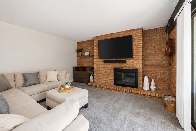 1607 Maple Terrace 2C, Lisle, IL 60532