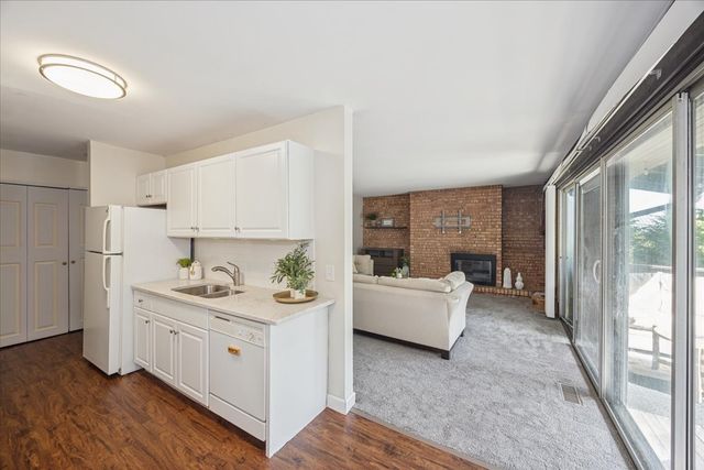 1607 Maple Terrace 2C, Lisle, IL 60532