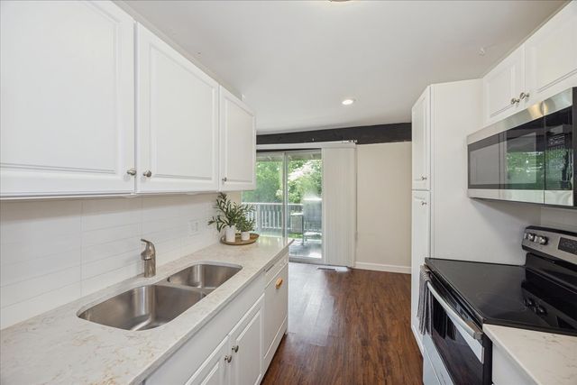 1607 Maple Terrace 2C, Lisle, IL 60532