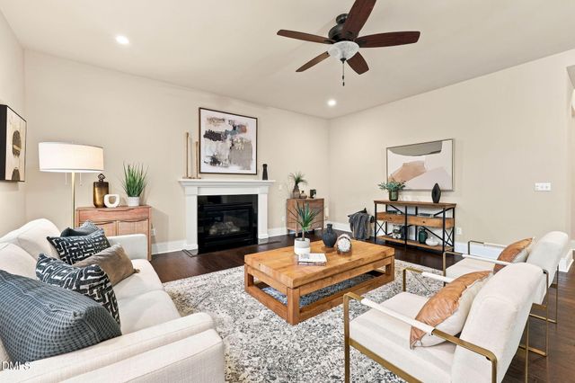2841 Flora Oaks Way, Apex, NC 27523