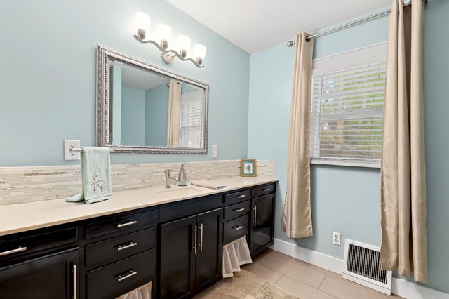 337 N Dellrose Ave, Wichita, KS 67208