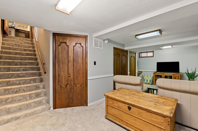337 N Dellrose Ave, Wichita, KS 67208