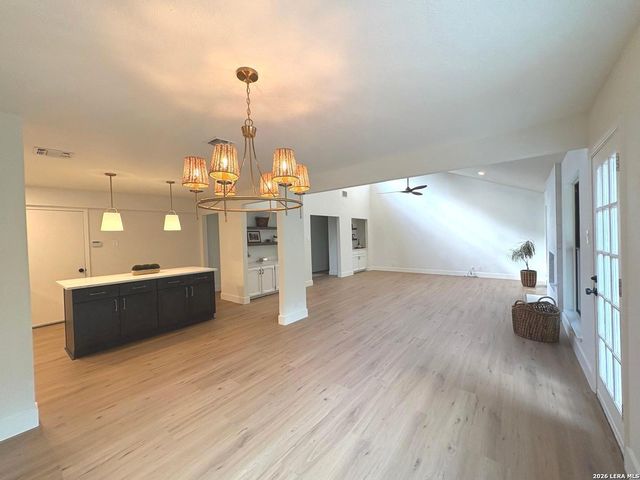 6242 Madeleine, San Antonio, TX 78229