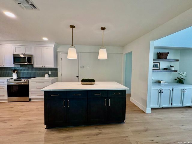 6242 Madeleine, San Antonio, TX 78229