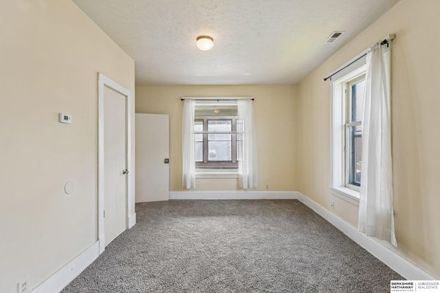528 S 26th Avenue, Omaha, NE 68105