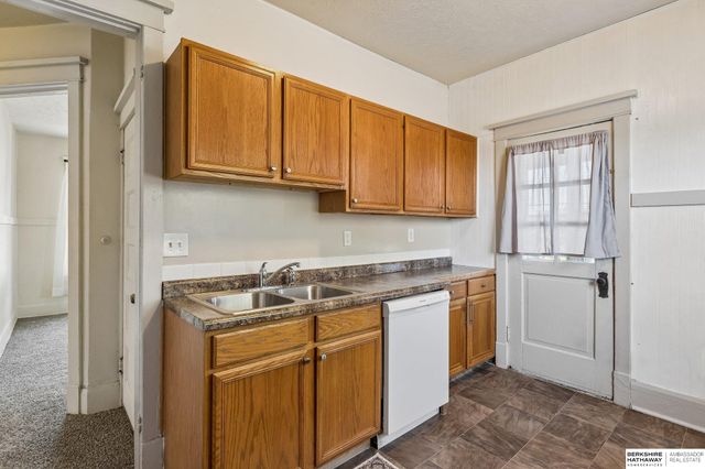 528 S 26th Avenue, Omaha, NE 68105
