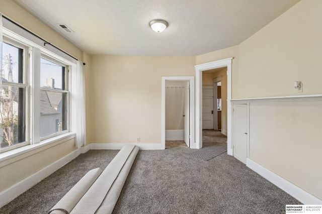 528 S 26th Avenue, Omaha, NE 68105