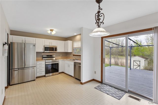 8644 Disraeli, Cicero, NY 13039