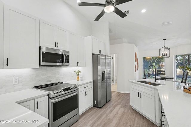 560 Fiedler Street NE, Palm Bay, FL 32907