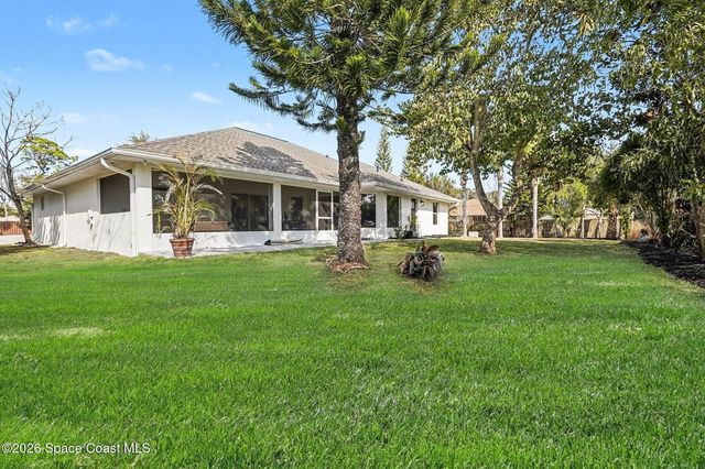 560 Fiedler Street NE, Palm Bay, FL 32907