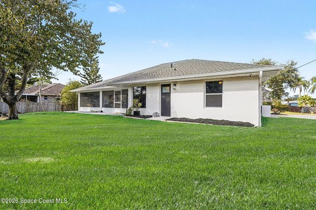 560 Fiedler Street NE, Palm Bay, FL 32907
