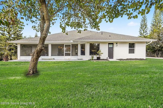 560 Fiedler Street NE, Palm Bay, FL 32907