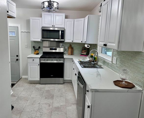 1830 28TH Street, Rock Island, IL 61201