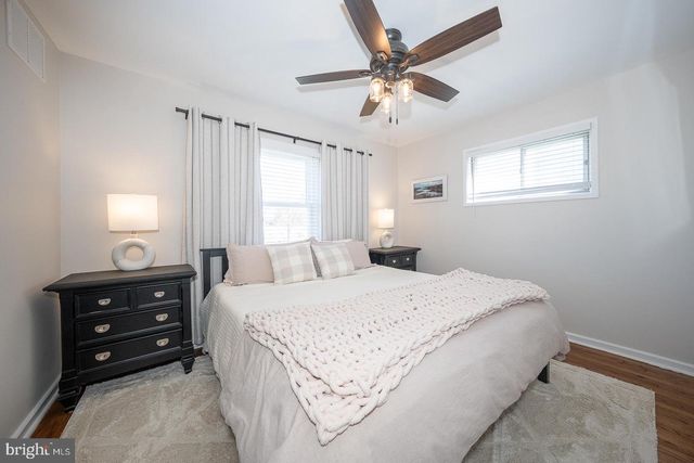 30 MIDLAND AVE, Berwyn, PA 19312