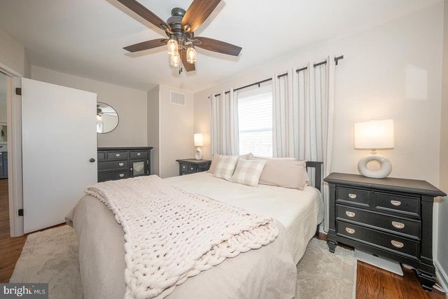 30 MIDLAND AVE, Berwyn, PA 19312