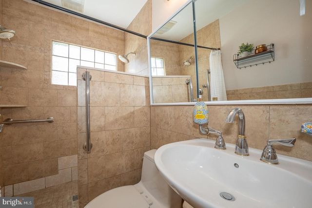 30 MIDLAND AVE, Berwyn, PA 19312