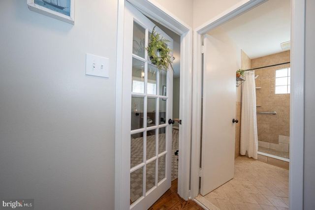 30 MIDLAND AVE, Berwyn, PA 19312