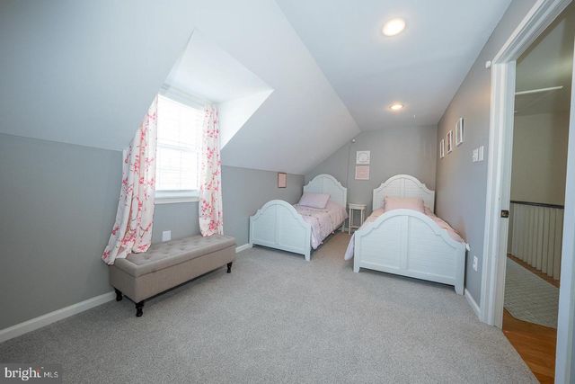 30 MIDLAND AVE, Berwyn, PA 19312