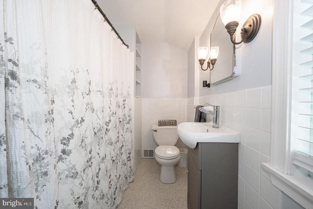 30 MIDLAND AVE, Berwyn, PA 19312