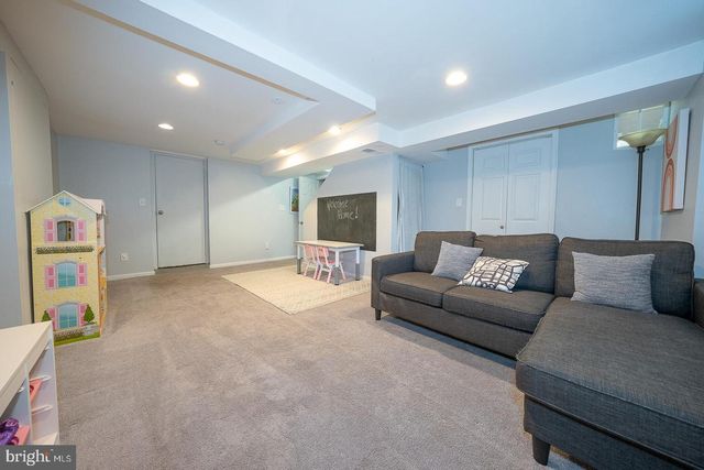 30 MIDLAND AVE, Berwyn, PA 19312