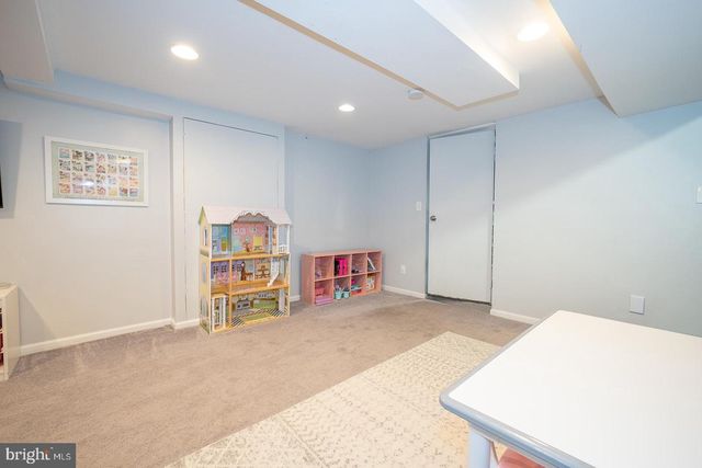 30 MIDLAND AVE, Berwyn, PA 19312