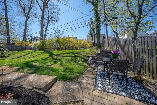 30 MIDLAND AVE, Berwyn, PA 19312