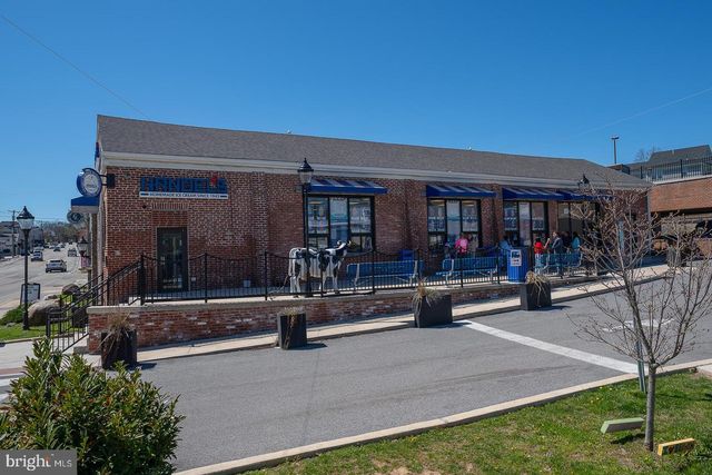 30 MIDLAND AVE, Berwyn, PA 19312