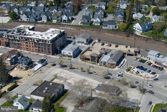 30 MIDLAND AVE, Berwyn, PA 19312