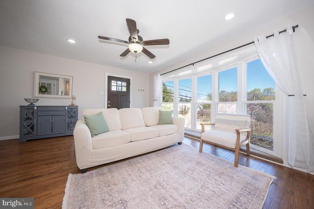 30 MIDLAND AVE, Berwyn, PA 19312