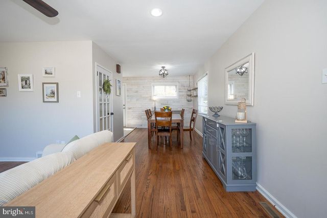 30 MIDLAND AVE, Berwyn, PA 19312