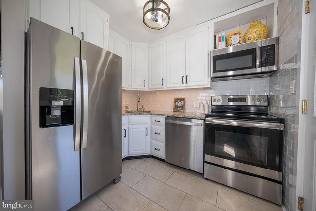 30 MIDLAND AVE, Berwyn, PA 19312