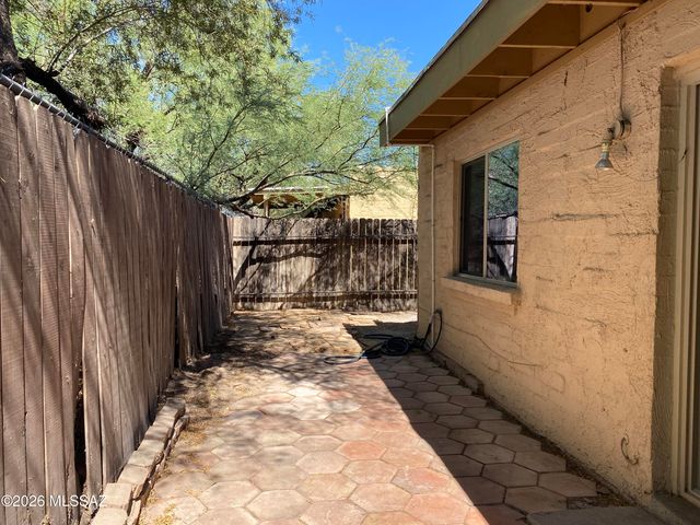 1841 W La Osa Street, Tucson, AZ 85705