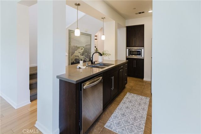 527 W Maple, Orange, CA 92868
